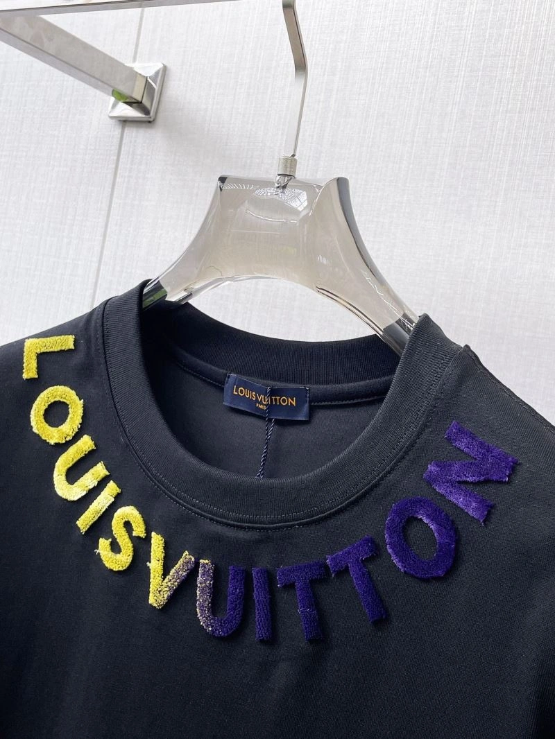 Functional Louis Vuitton T-Shirts 132370