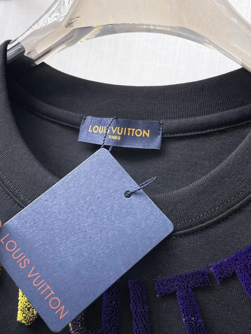Functional Louis Vuitton T-Shirts 132370