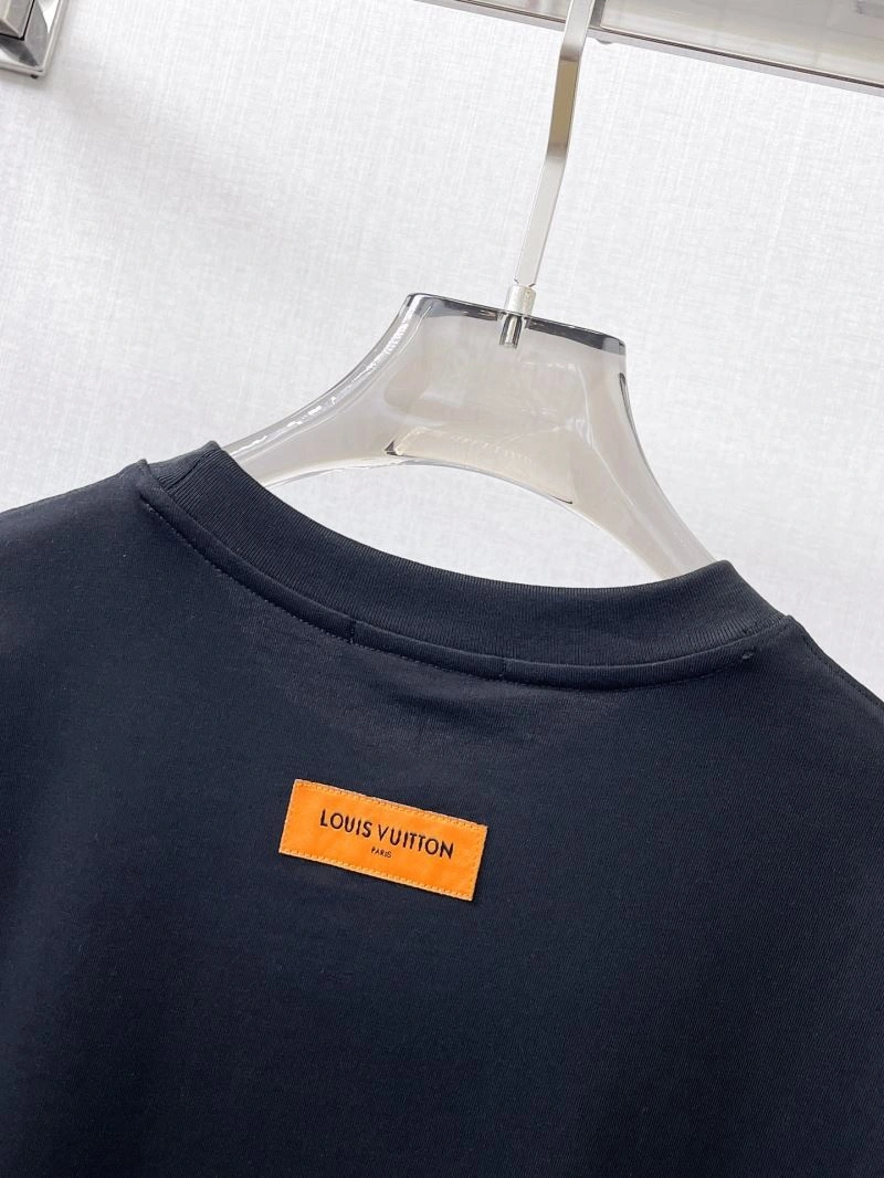 Functional Louis Vuitton T-Shirts 132370