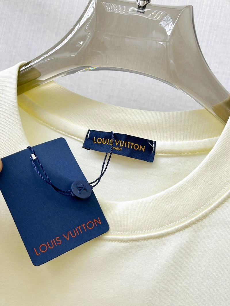 Louis Vuitton T-Shirts Trendsetting 132363