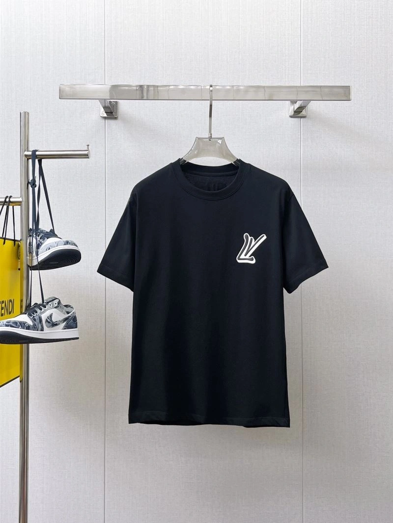 Louis Vuitton T-Shirts Chic 132359