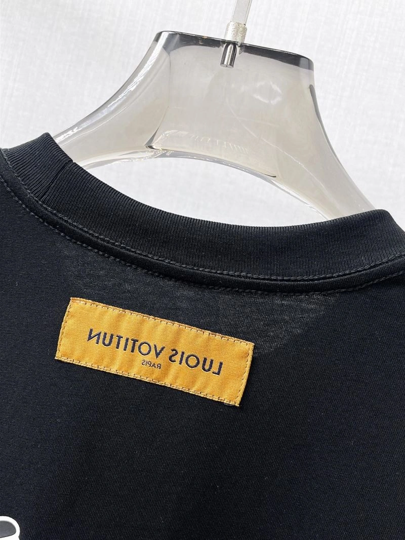 Louis Vuitton T-Shirts Chic 132359