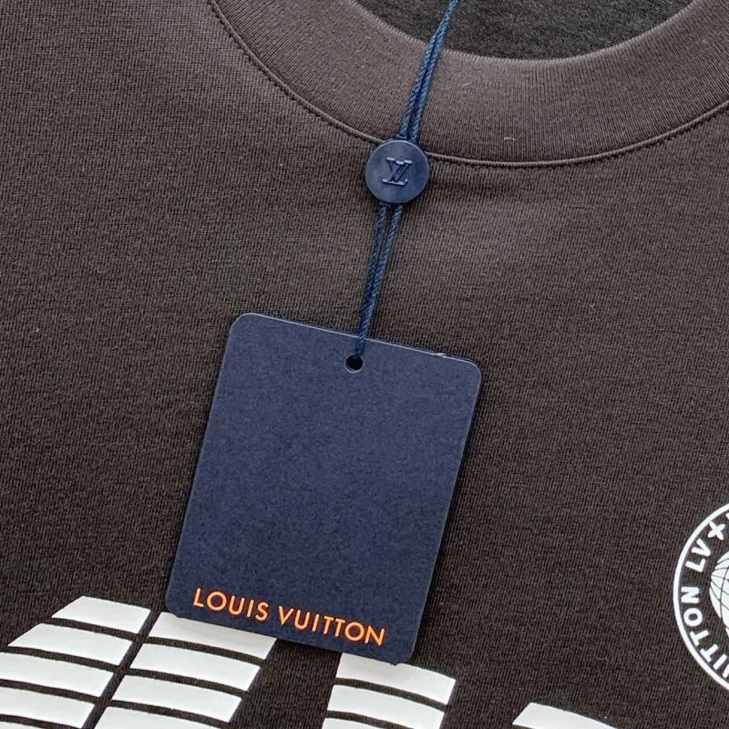 Elegant Louis Vuitton T-Shirts 132435