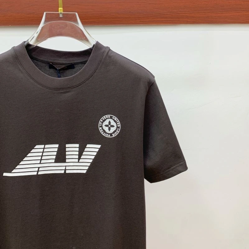 Elegant Louis Vuitton T-Shirts 132435