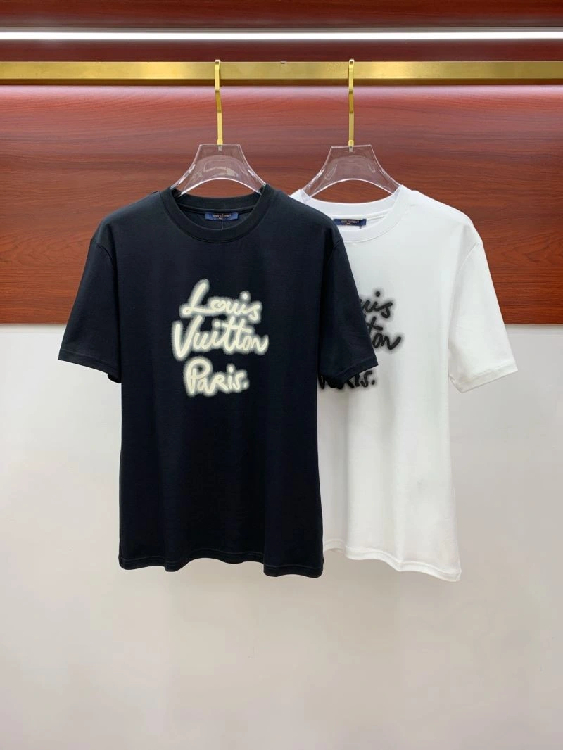 Minimalist Louis Vuitton T-Shirts 132357