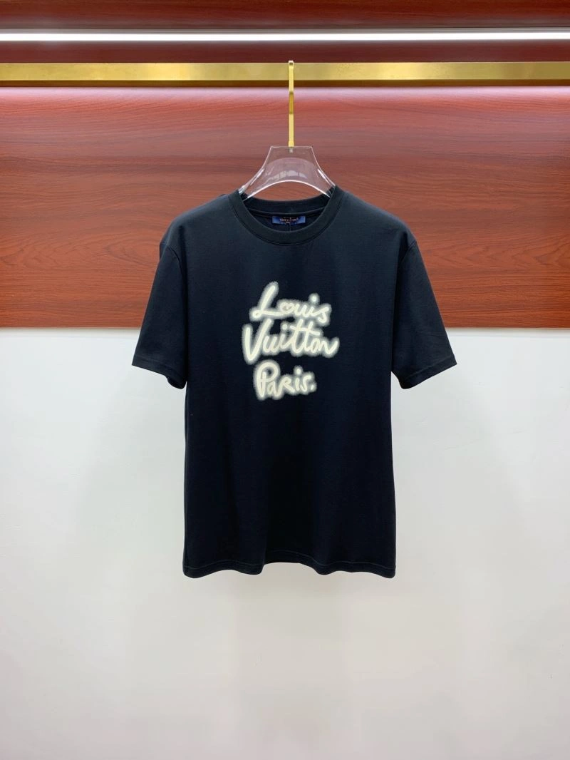 Minimalist Louis Vuitton T-Shirts 132357