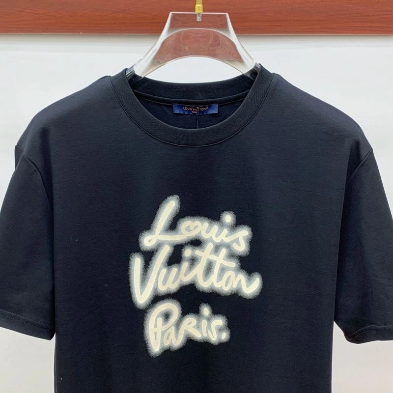 Minimalist Louis Vuitton T-Shirts 132357