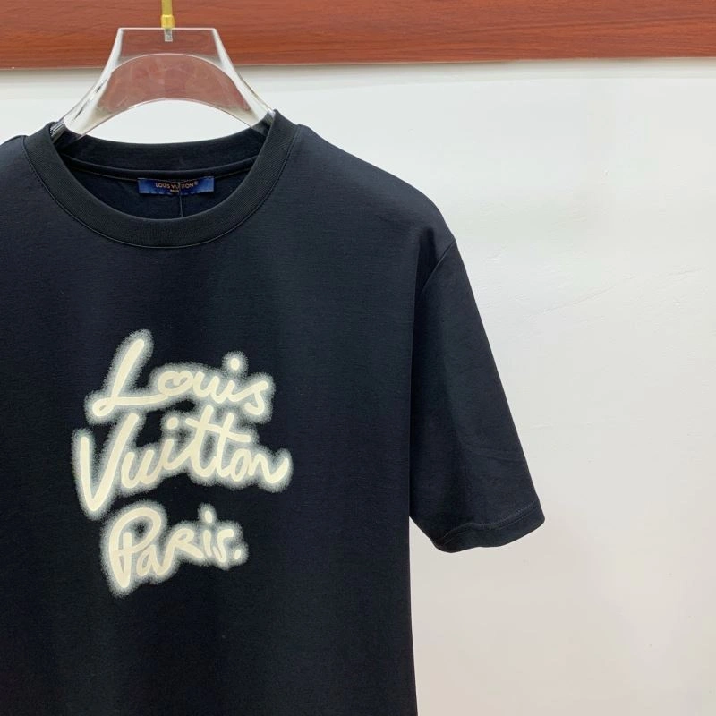 Minimalist Louis Vuitton T-Shirts 132357