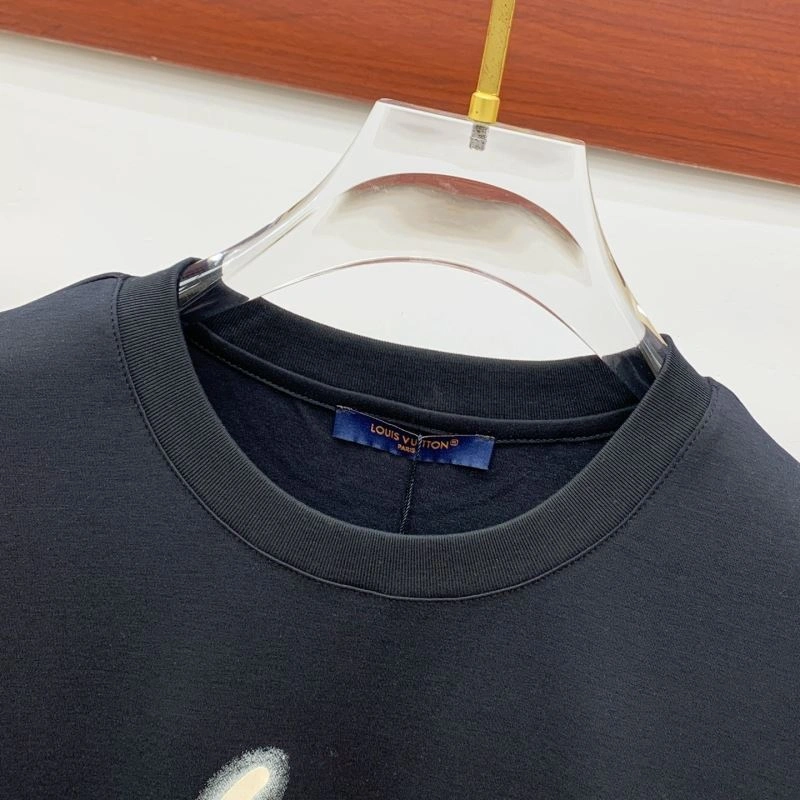 Minimalist Louis Vuitton T-Shirts 132357