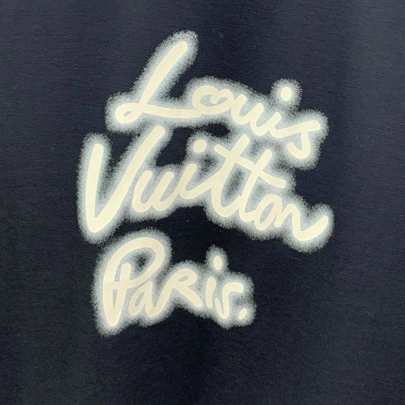 Minimalist Louis Vuitton T-Shirts 132357