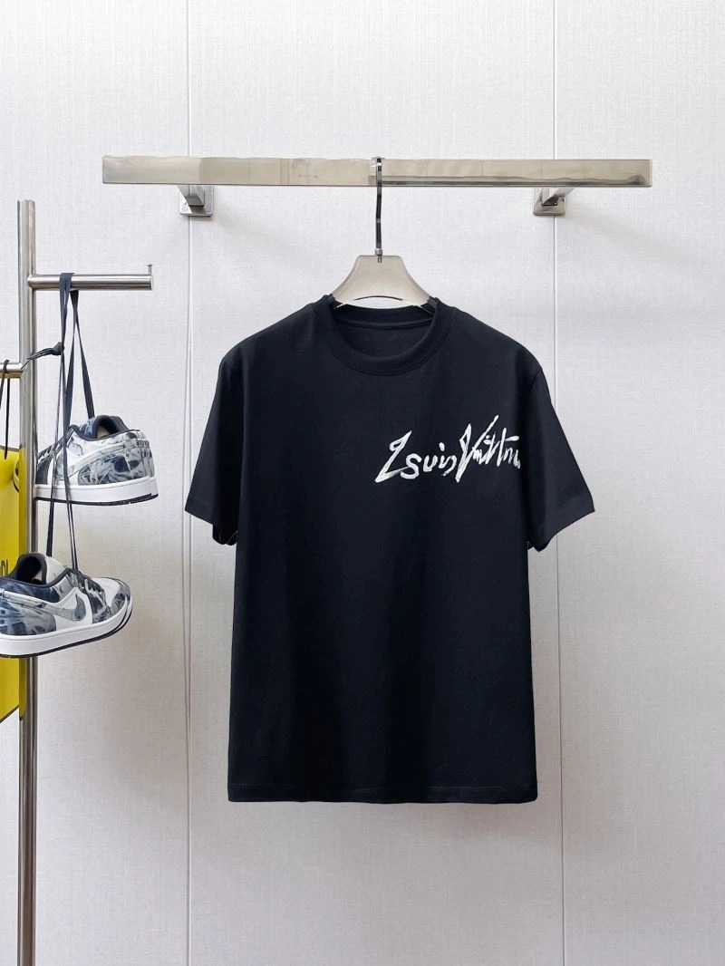 Functional Louis Vuitton T-Shirts 132331
