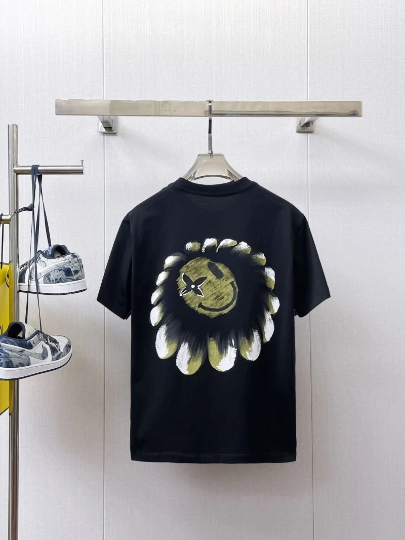Functional Louis Vuitton T-Shirts 132331