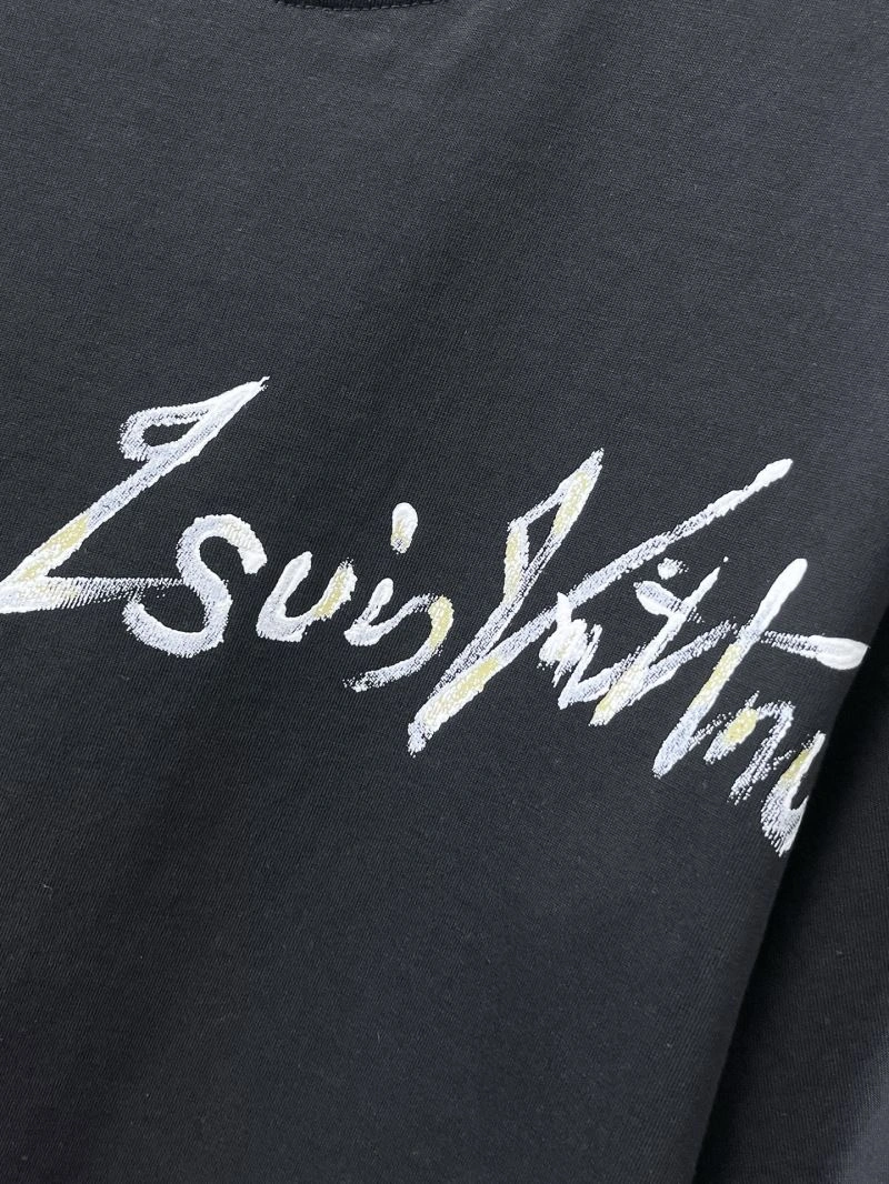 Functional Louis Vuitton T-Shirts 132331