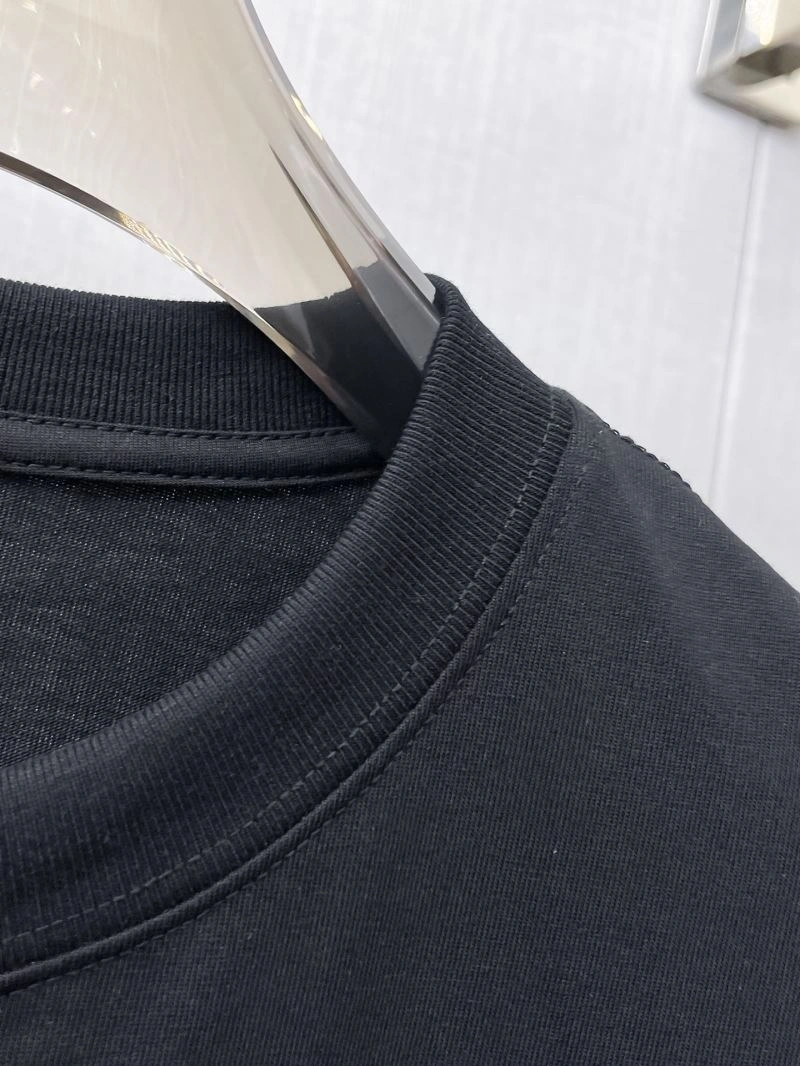 Functional Louis Vuitton T-Shirts 132331