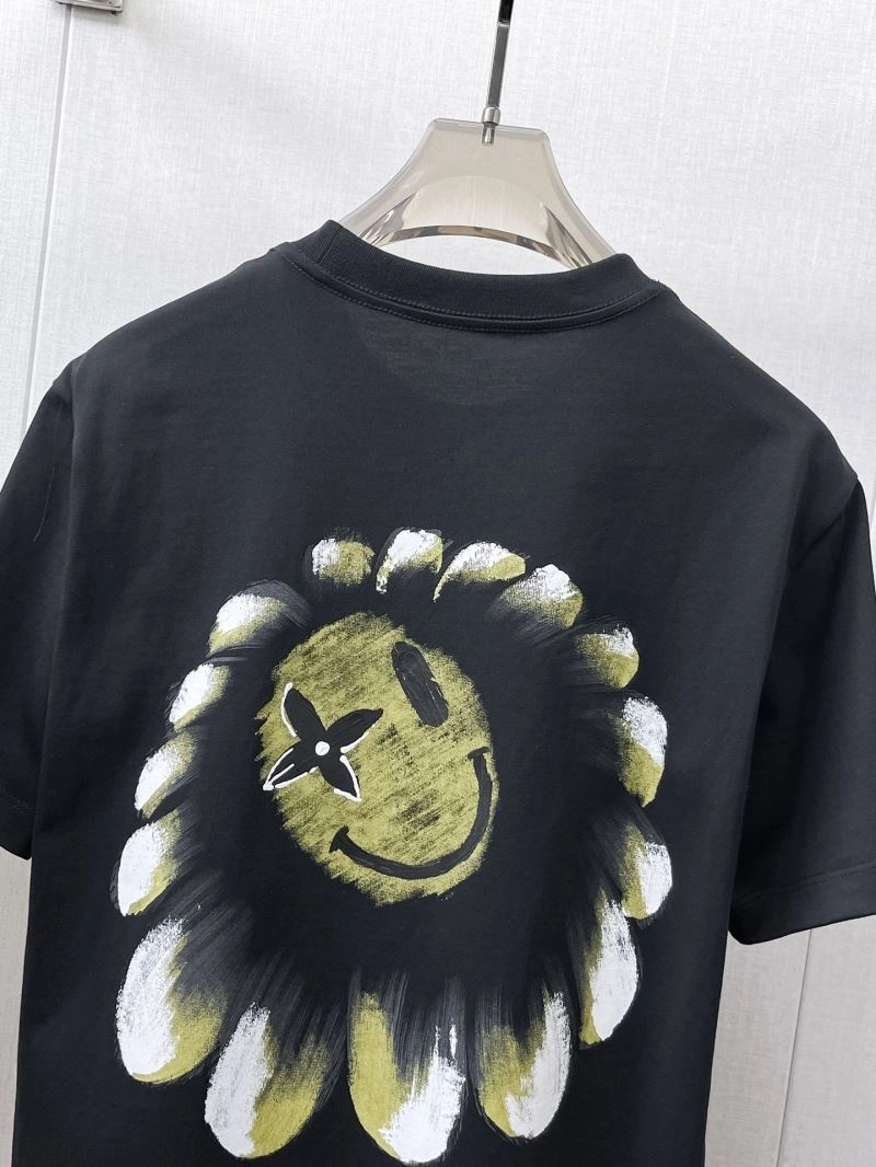 Functional Louis Vuitton T-Shirts 132331