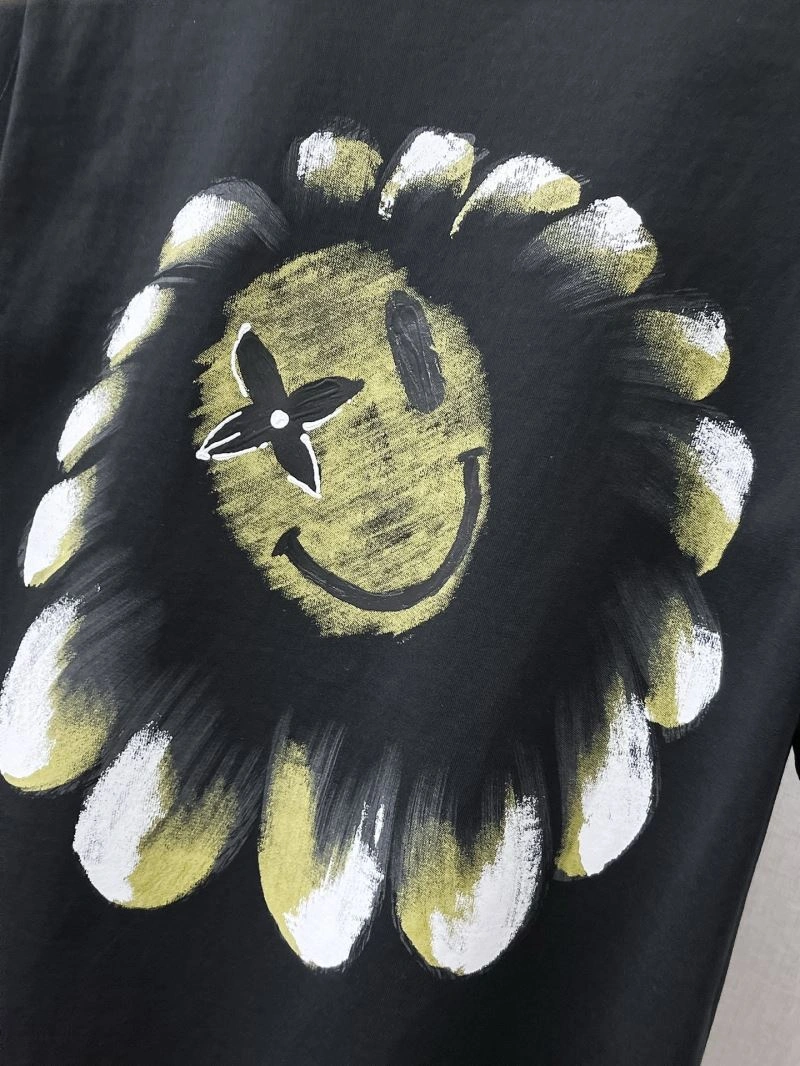Functional Louis Vuitton T-Shirts 132331