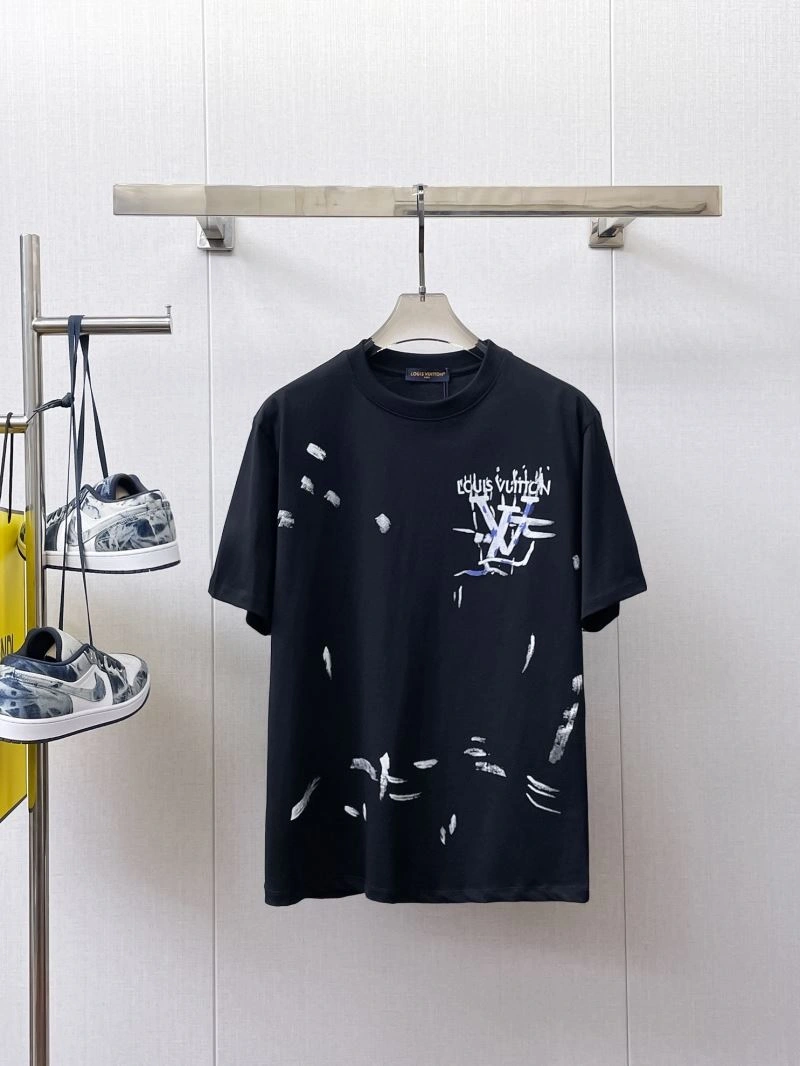 Seasonal Louis Vuitton T-Shirts 132330