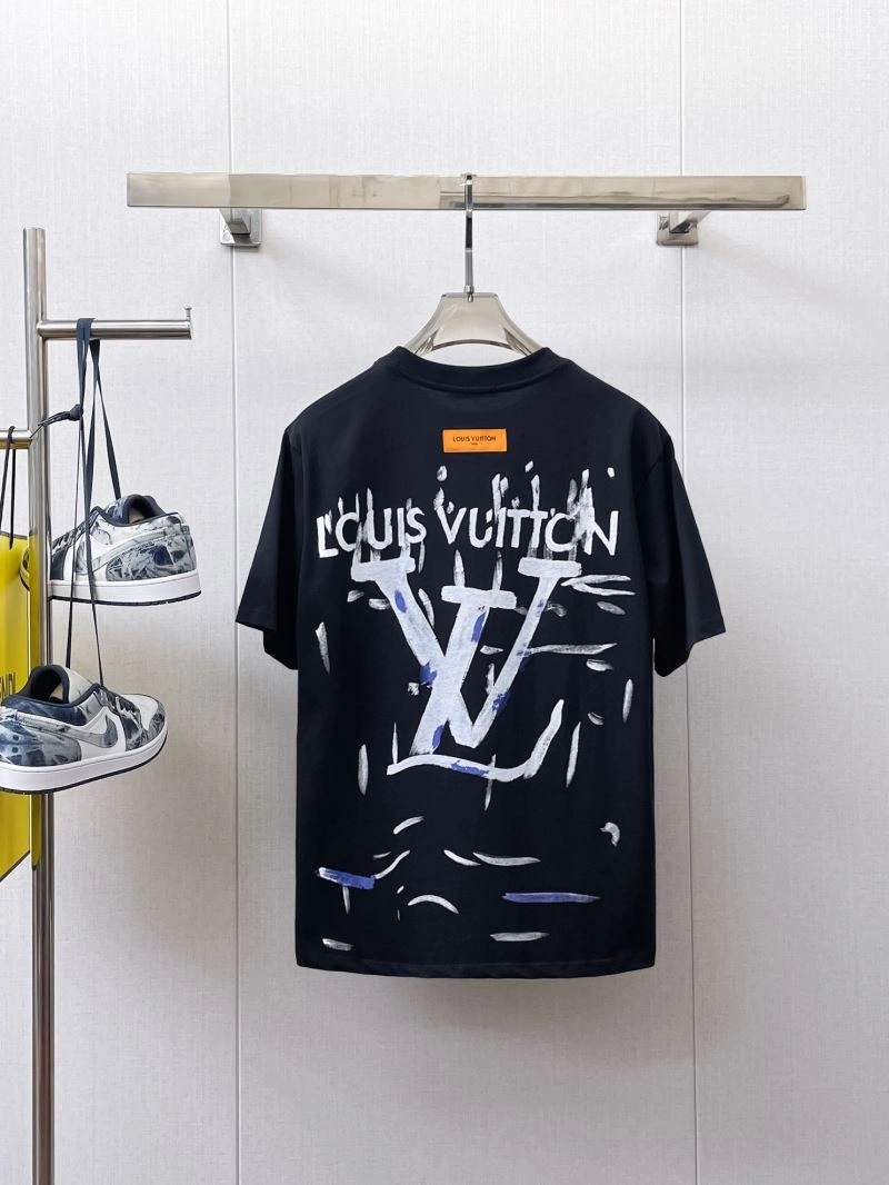 Seasonal Louis Vuitton T-Shirts 132330