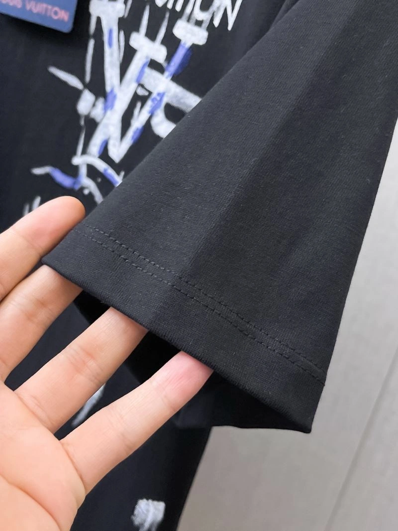 Seasonal Louis Vuitton T-Shirts 132330