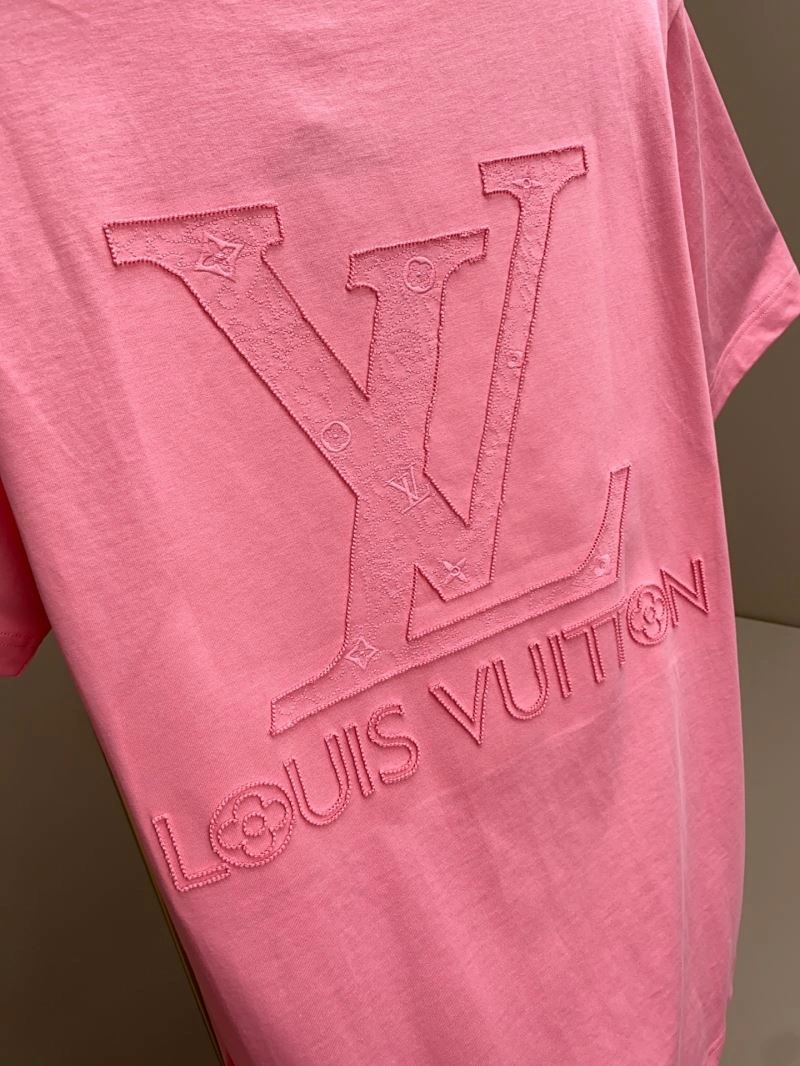Louis Vuitton T-Shirts Lightweight 132355
