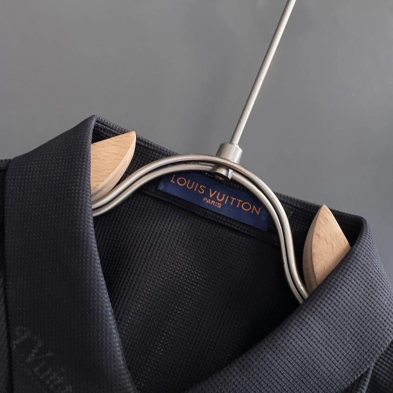 Practical Louis Vuitton T-Shirts 132304
