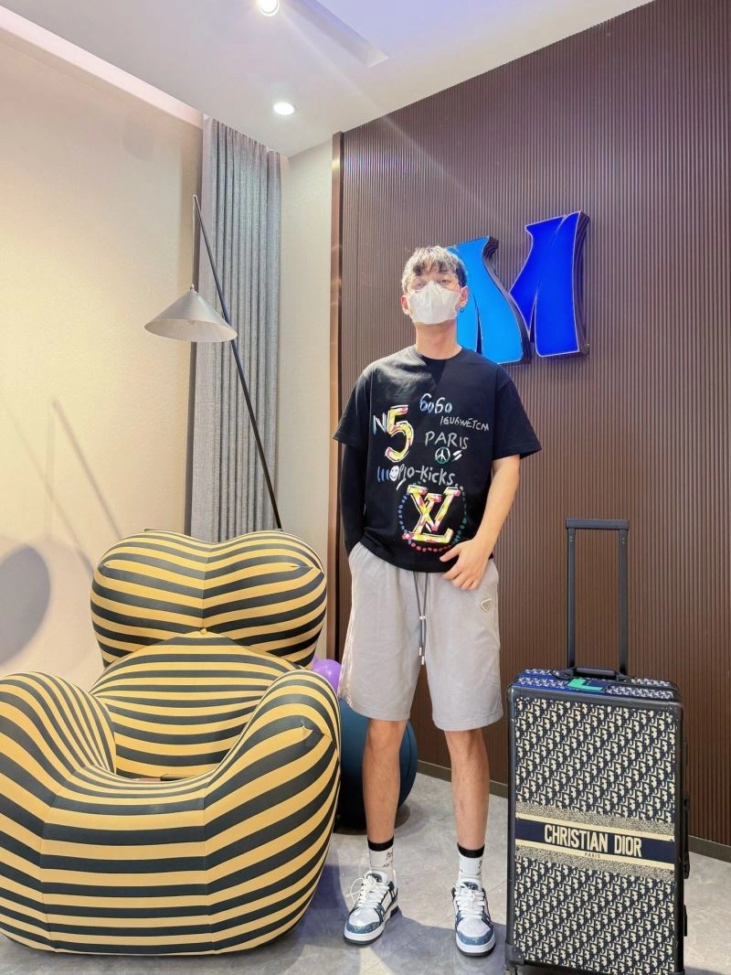 SoftTouch Louis Vuitton T-Shirts 132292