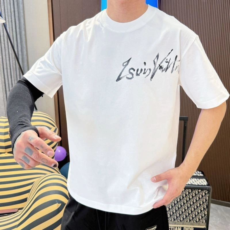 Louis Vuitton T-Shirts Snug 132310