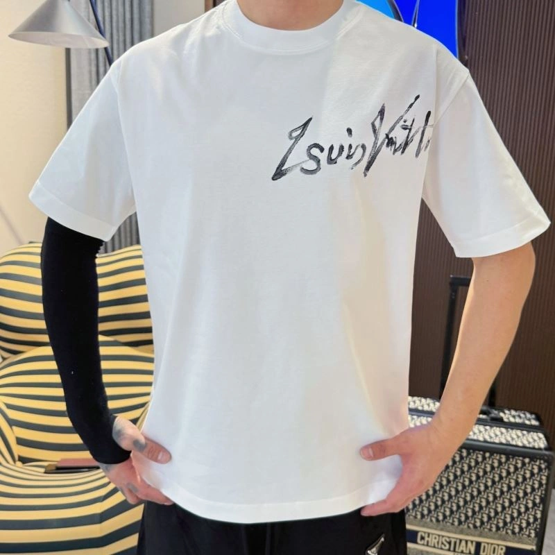 Louis Vuitton T-Shirts Snug 132310