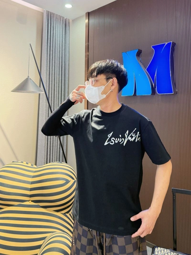 Breathable Louis Vuitton T-Shirts 132305