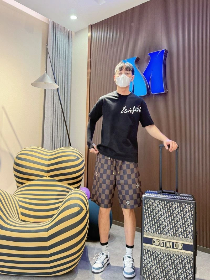 Breathable Louis Vuitton T-Shirts 132305