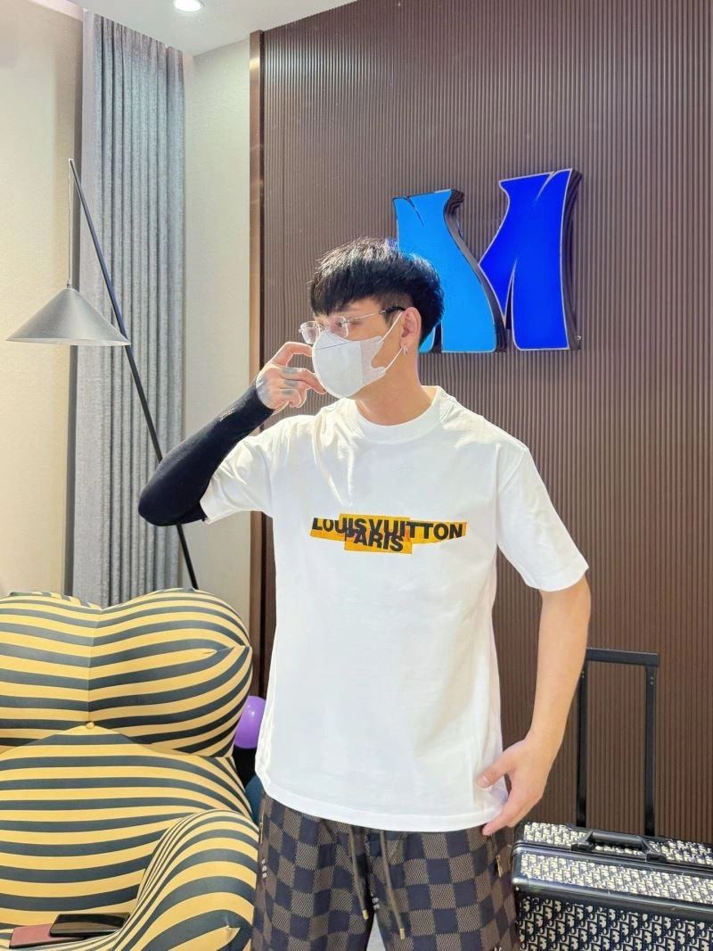 Sustainable Louis Vuitton T-Shirts 132293