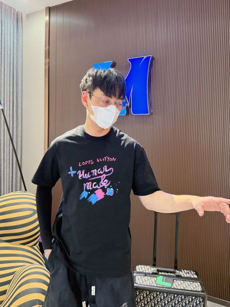 DailyWear Louis Vuitton T-Shirts 132298