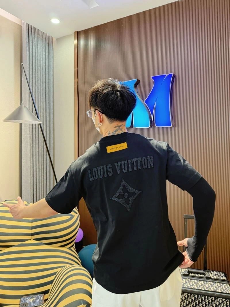 Upgraded Louis Vuitton T-Shirts 132287