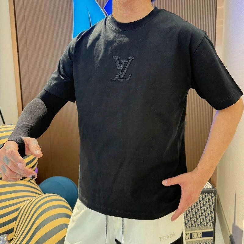 Upgraded Louis Vuitton T-Shirts 132287