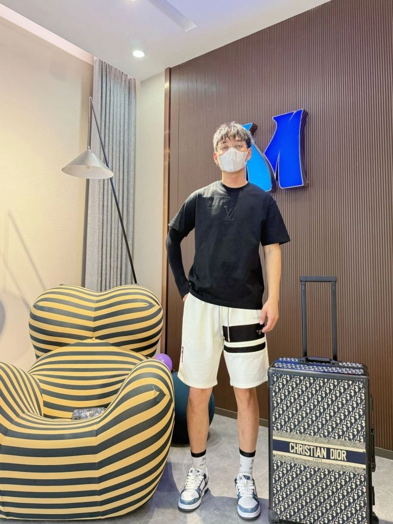 Upgraded Louis Vuitton T-Shirts 132287