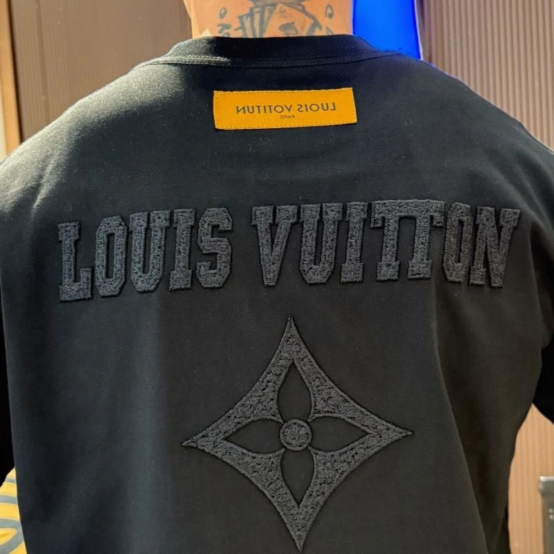Upgraded Louis Vuitton T-Shirts 132287