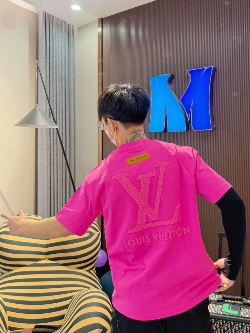 Breathable Louis Vuitton T-Shirts 132302
