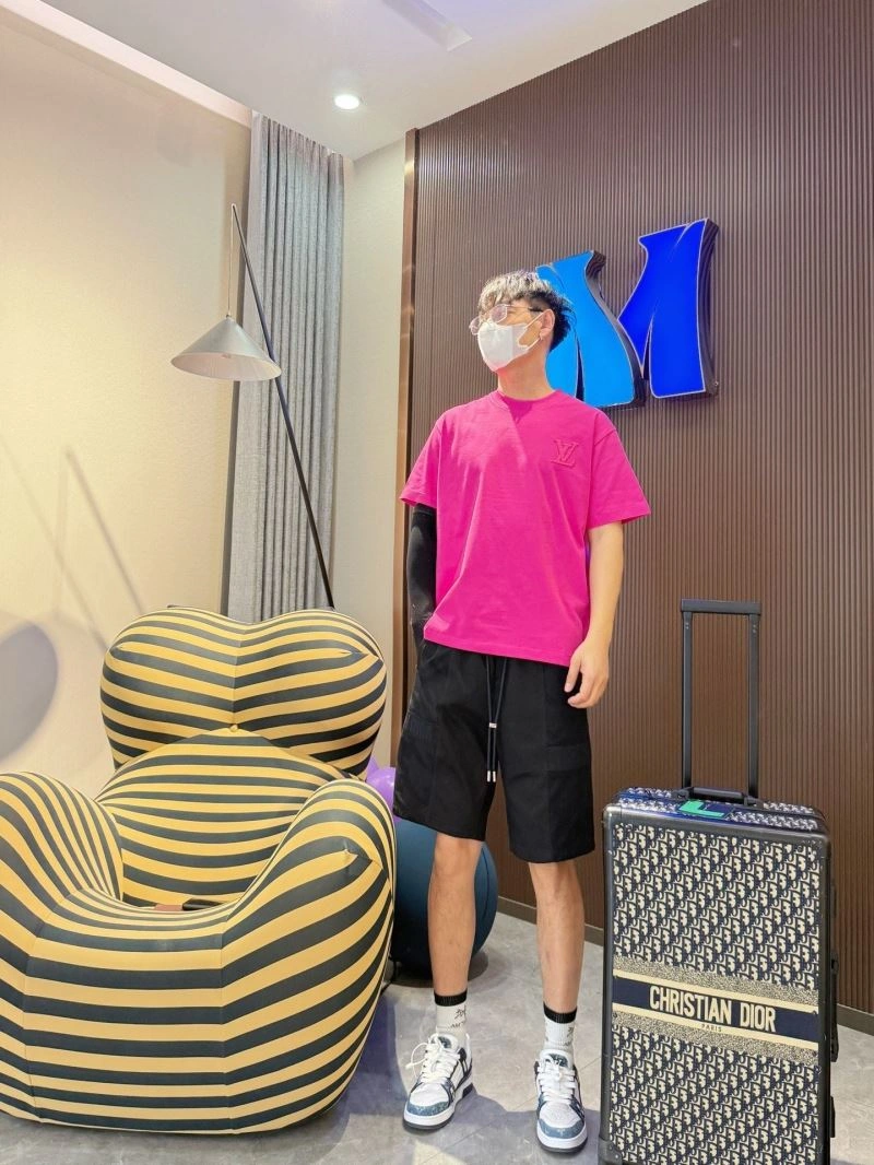 Breathable Louis Vuitton T-Shirts 132302