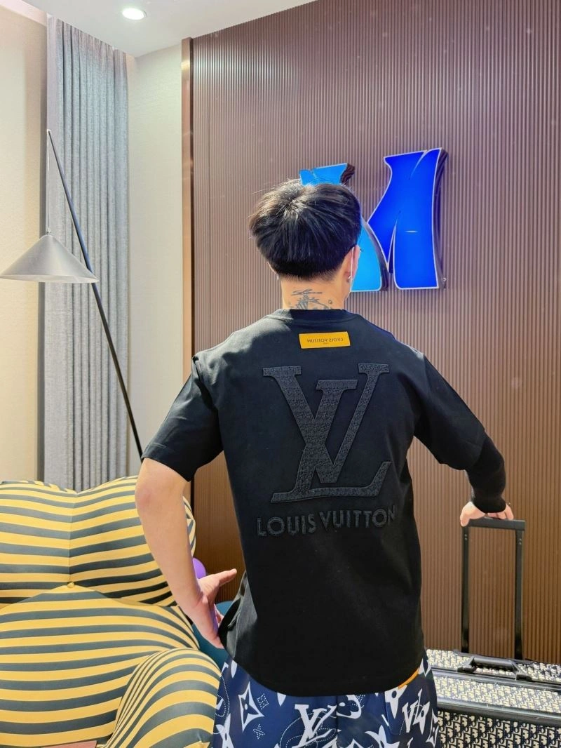 Louis Vuitton T-Shirts Chic 132296