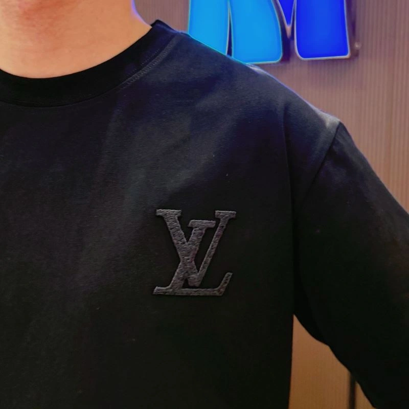 Louis Vuitton T-Shirts Chic 132296