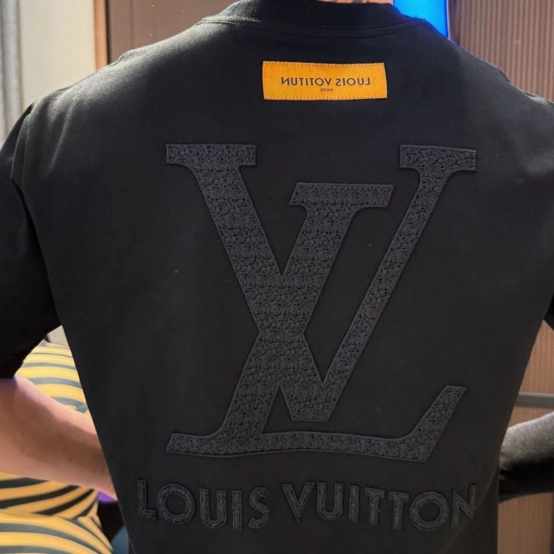 Louis Vuitton T-Shirts Chic 132296