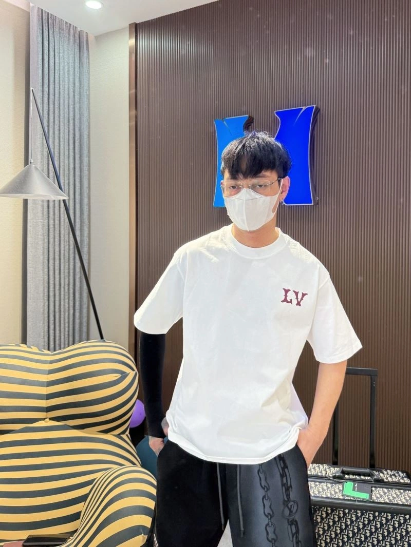 Functional Louis Vuitton T-Shirts 132282
