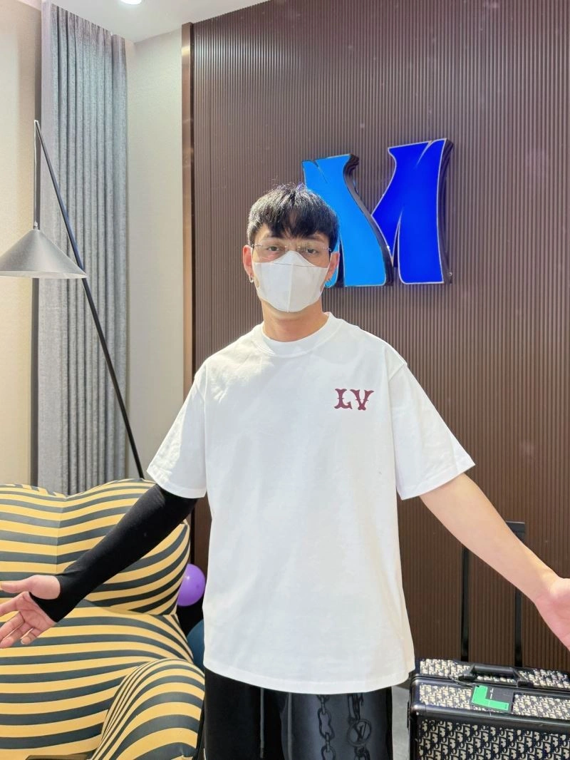Functional Louis Vuitton T-Shirts 132282