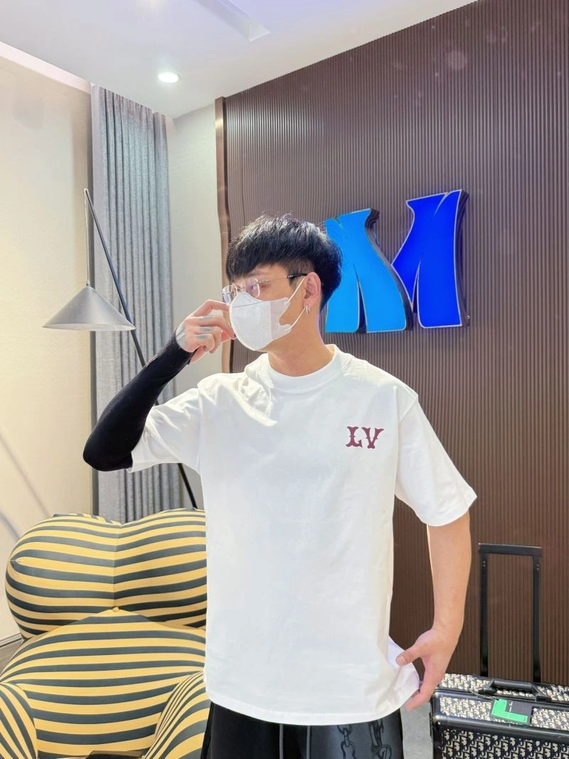 Functional Louis Vuitton T-Shirts 132282