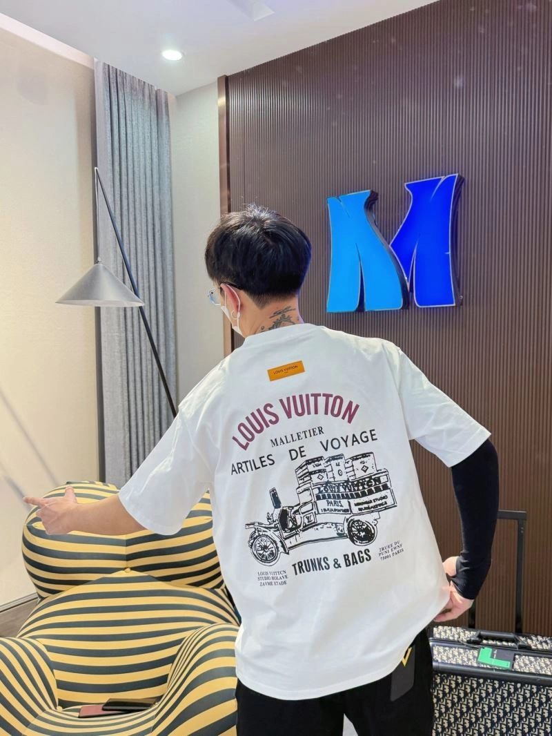 Functional Louis Vuitton T-Shirts 132282