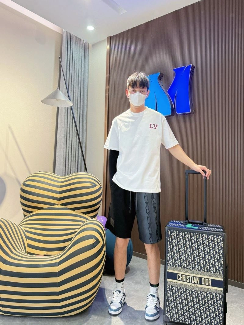 Functional Louis Vuitton T-Shirts 132282