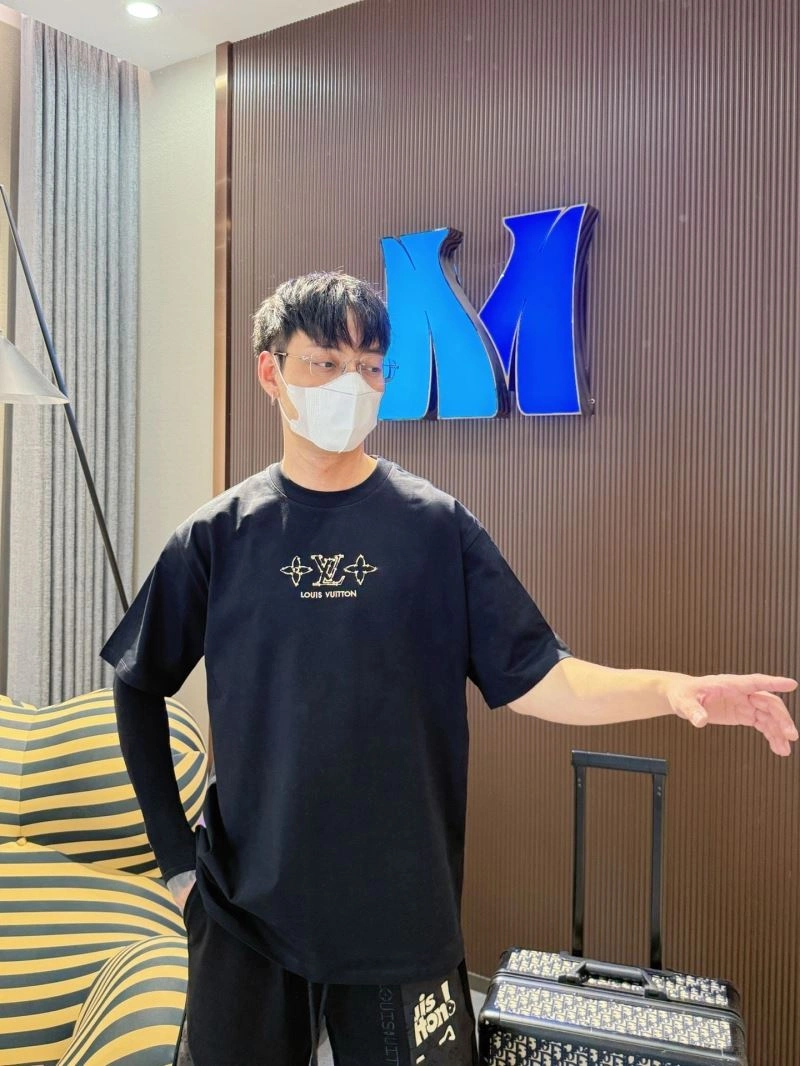 Louis Vuitton T-Shirts Classic 132279