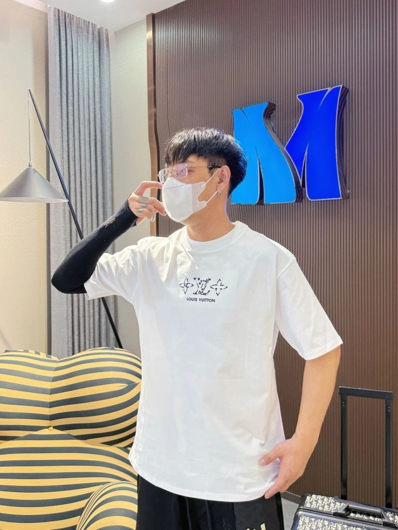 TravelReady Louis Vuitton T-Shirts 132280