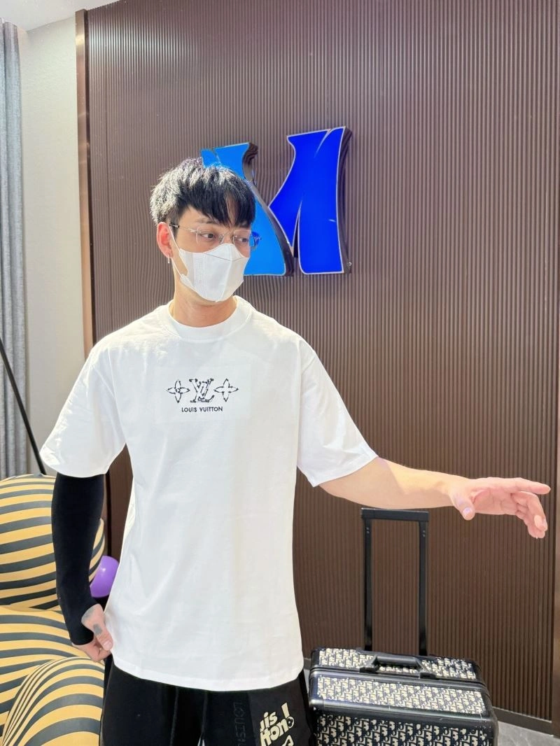 TravelReady Louis Vuitton T-Shirts 132280
