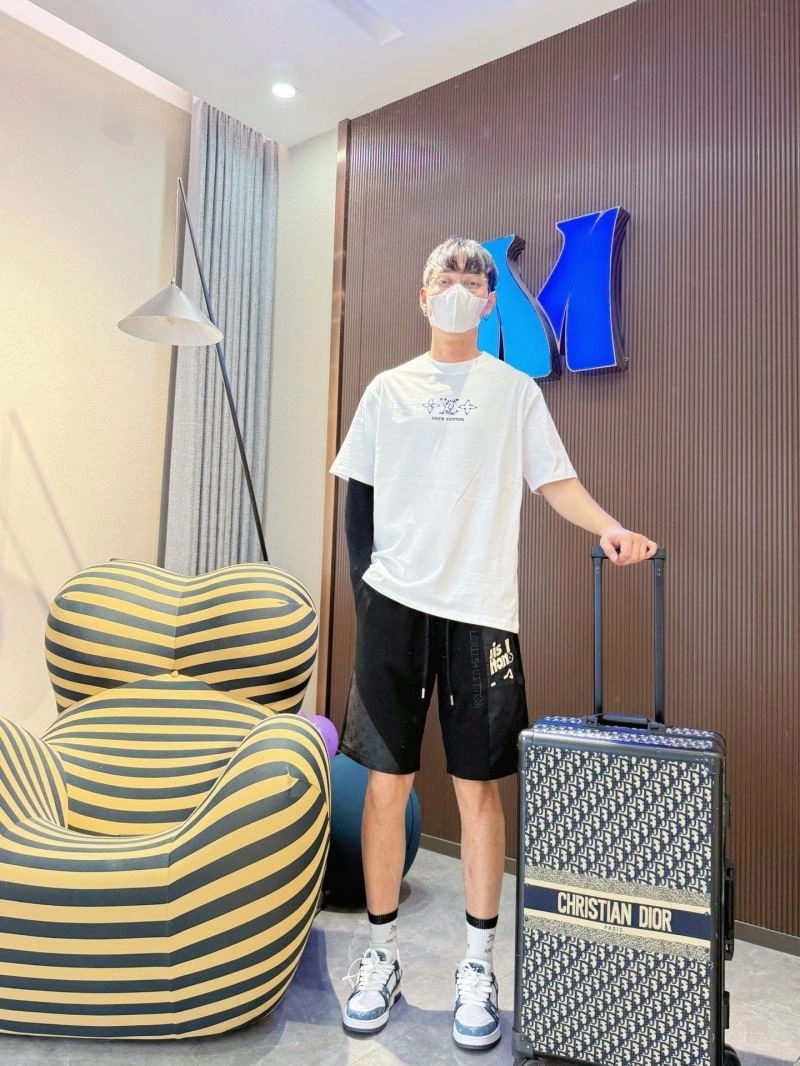 TravelReady Louis Vuitton T-Shirts 132280
